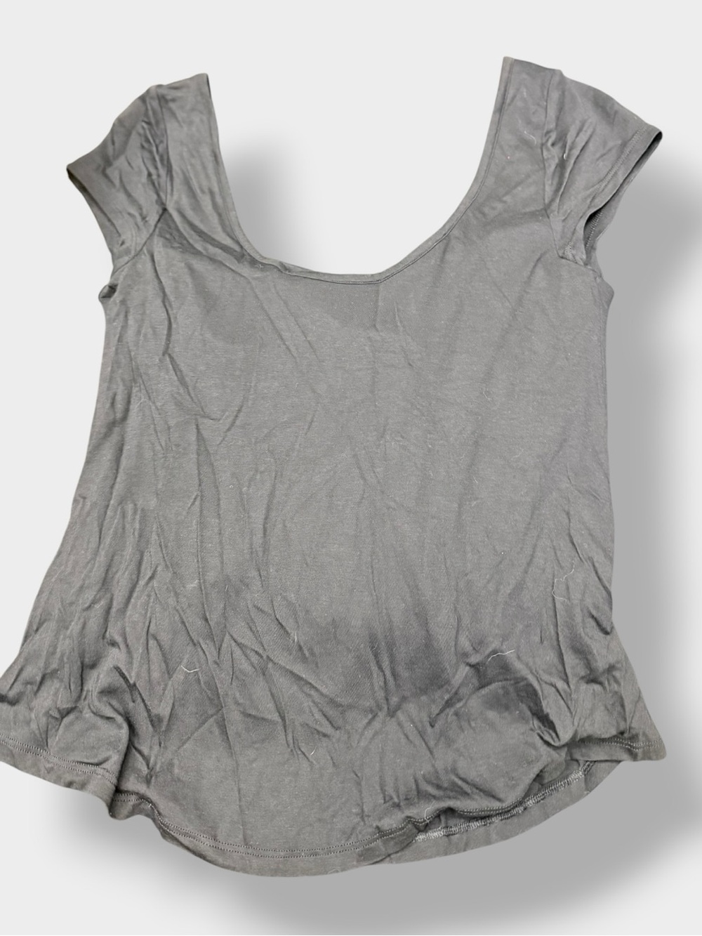 BRA TOPS EUC Scoop Neck Cap Sleeve Tee — Size Medium